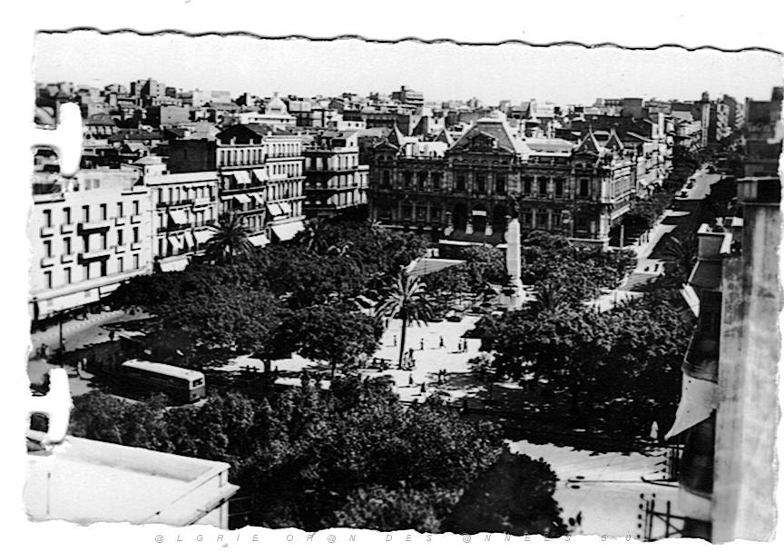 ORAN 1960 L HOTEL DE VILLE ET LA PLACE FOCH.jpg